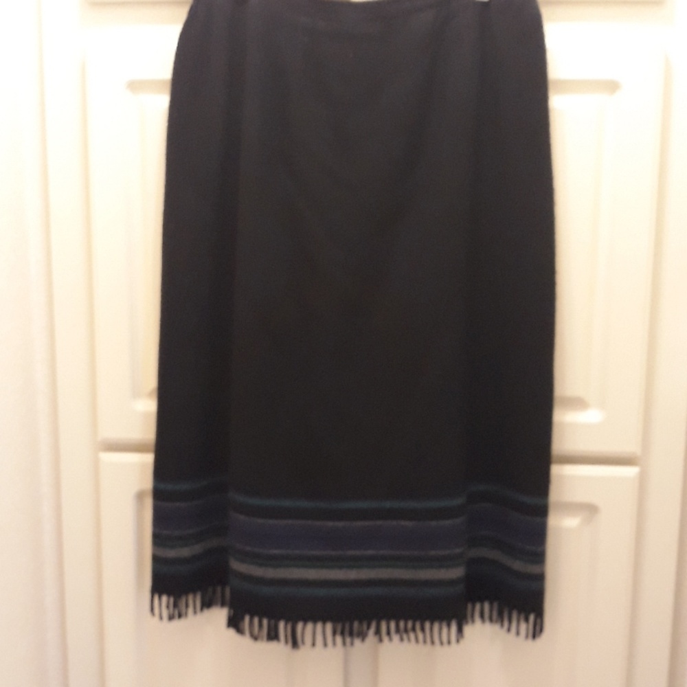 Lovely fringed-bottom Skirt